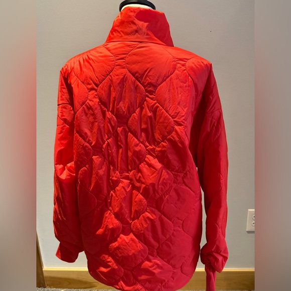 Old Navy Women's Bright Red Puffer Jacket - Picture 3 of 5